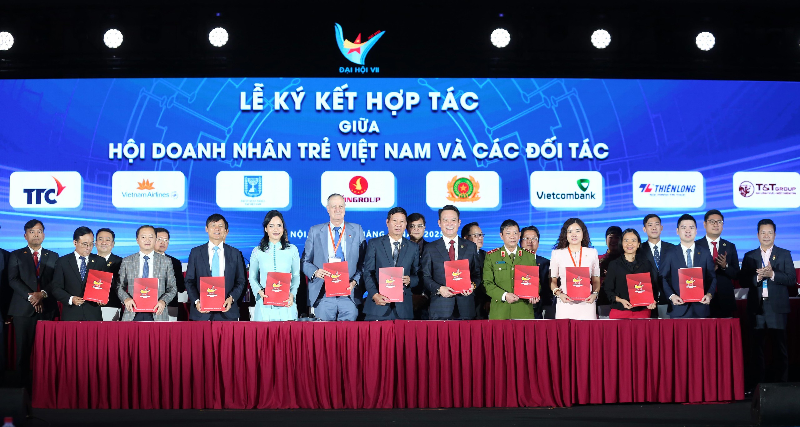 Thủ tướng: Doanh nhân trẻ phải đi đầu trong những lĩnh vực mới và khó - Ảnh 4.