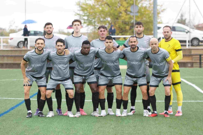 CLB Noname ở giải nghiệp dư Tây Ban Nha. Ảnh: Marca