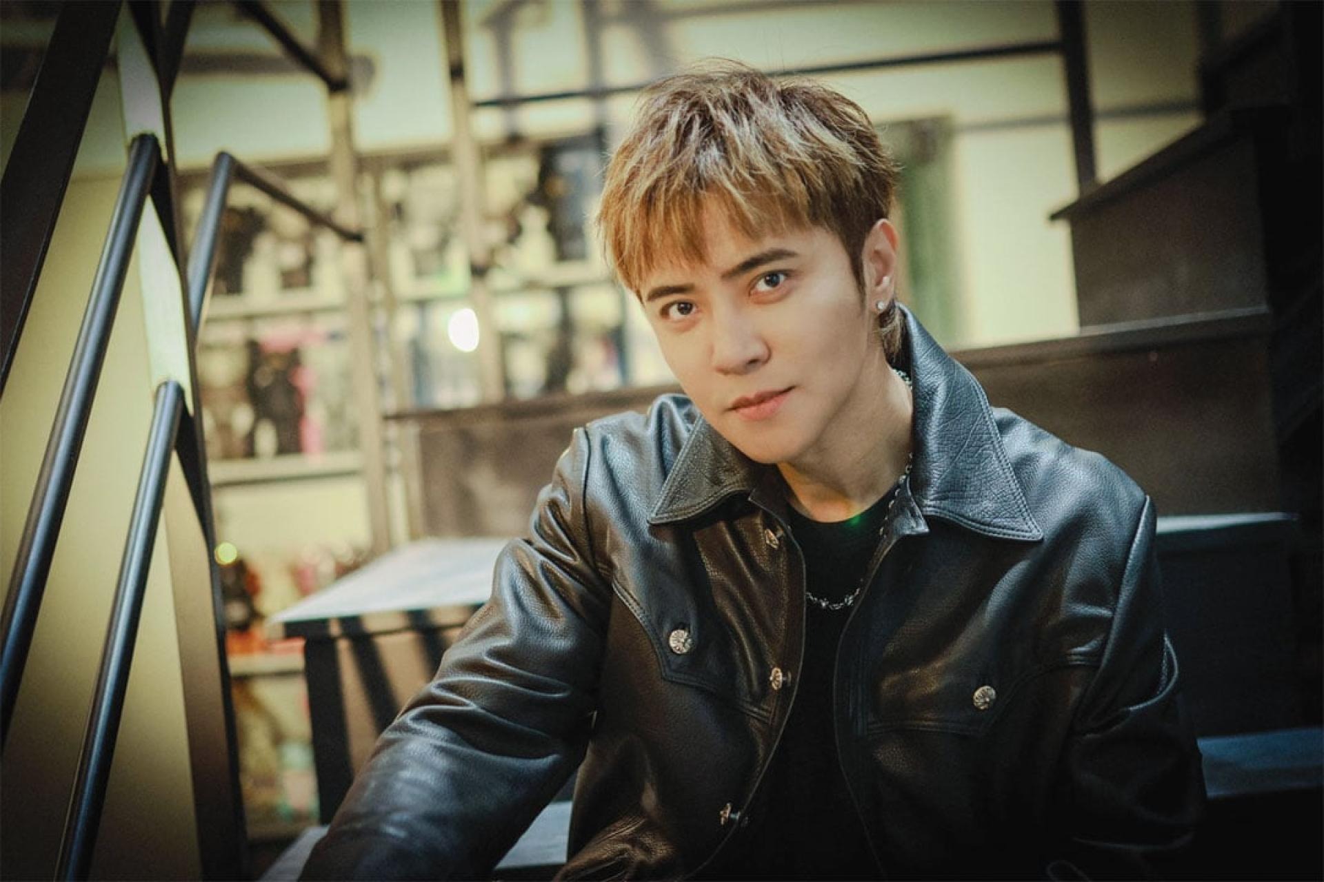 Ca sĩ T. bị cấm sóng: 