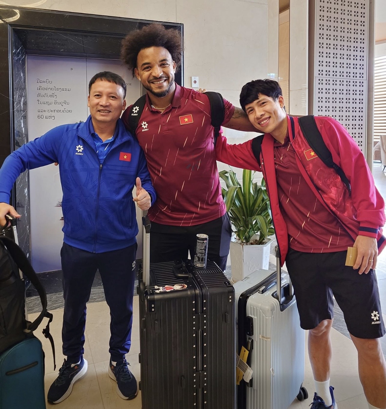 Đội tuyển Việt Nam chờ AFC xử thắng Malaysia, tạm biệt thầy Kim khi về đến Hà Nội- Ảnh 1.