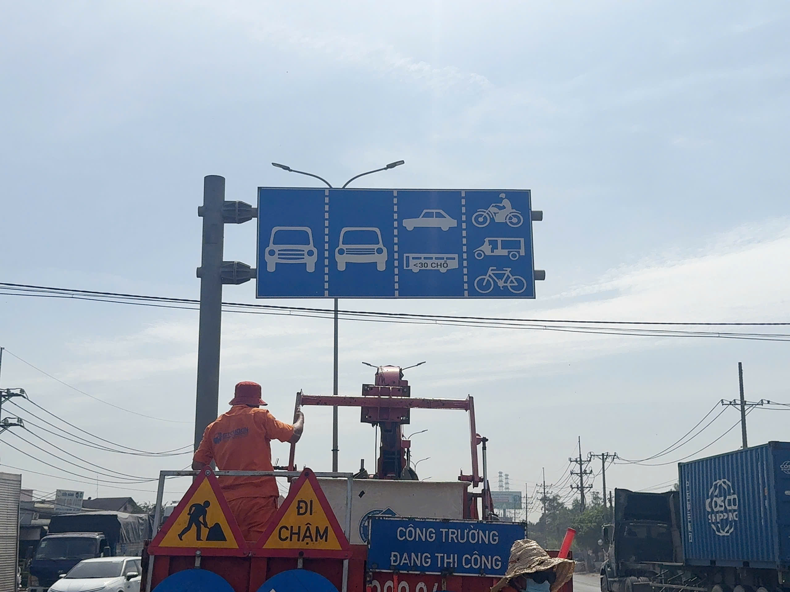 Đồng Nai điều chỉnh giao thông trên quốc lộ 51: Làn 3 dành cho ô tô con và xe khách 30 chỗ - Ảnh 1.