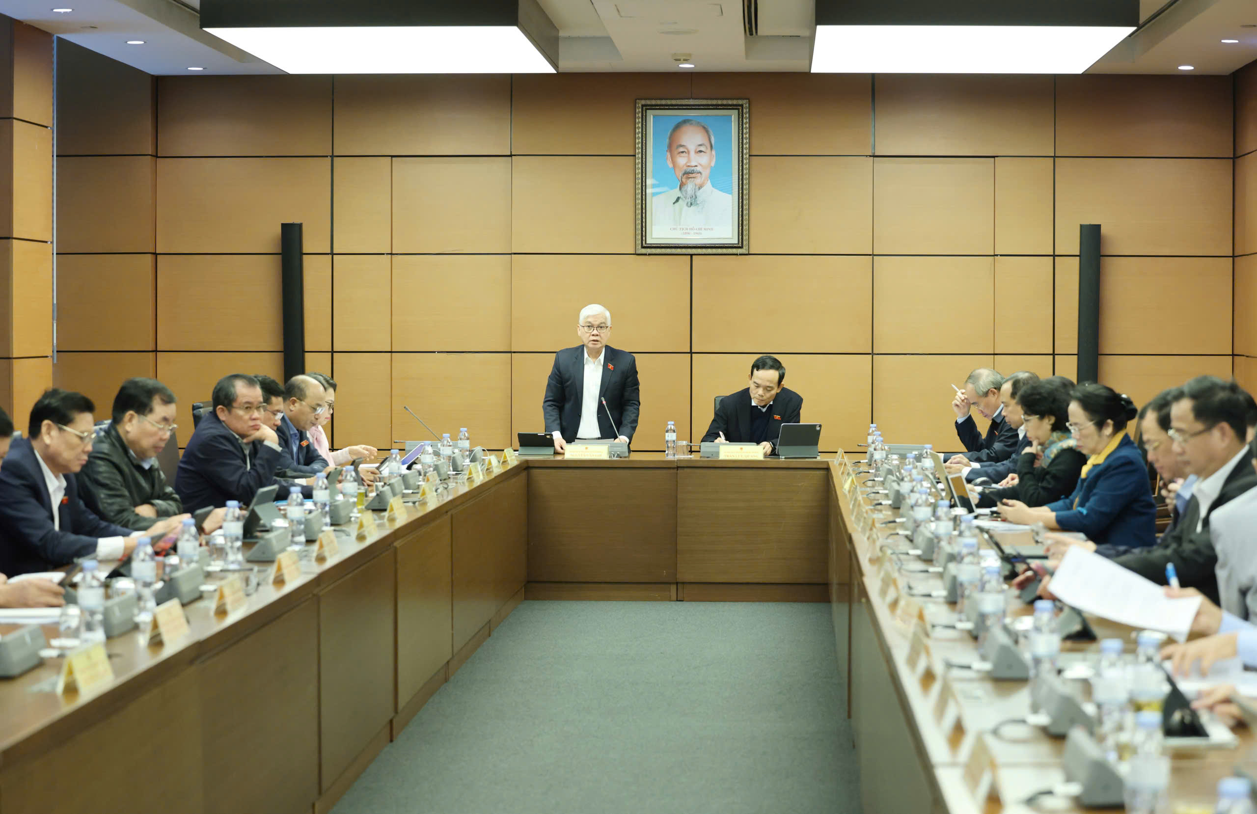 Đồng loạt đề nghị giảm tiền sử dụng đất, đại biểu nói đừng để dân phải mua lại đất của mình - Ảnh 1.