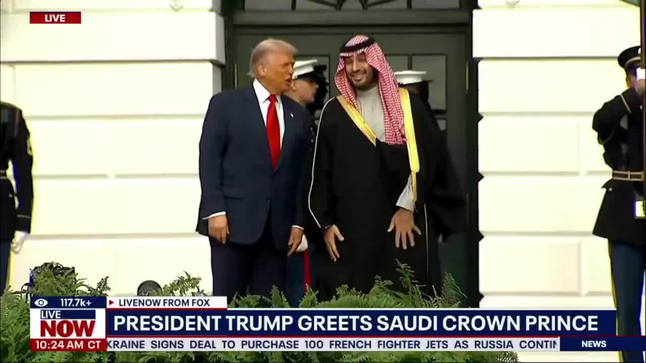 Mỹ bắn đại bác, điều tiêm kích F-35 chào đón Thái tử Arab Saudi