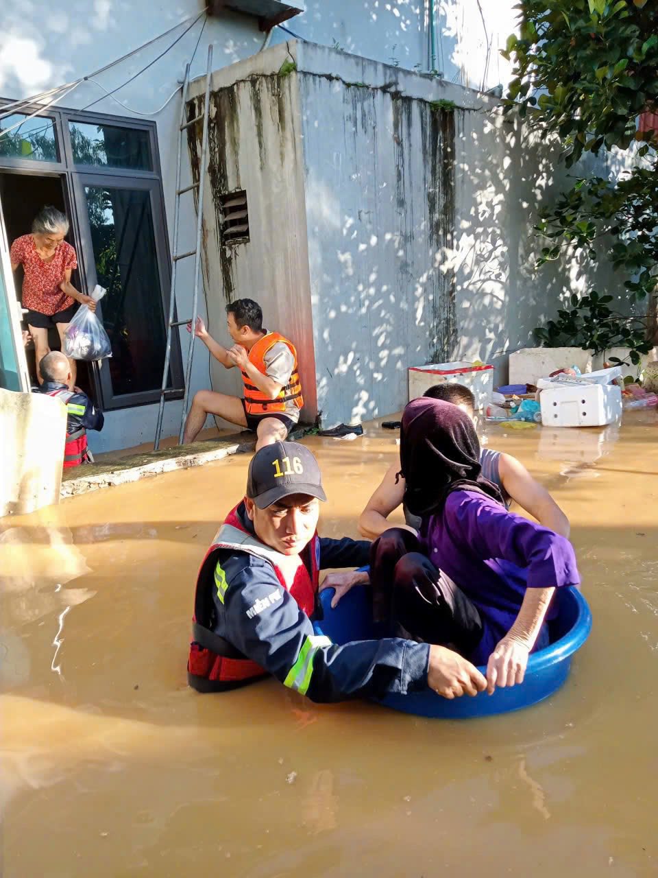 Đợt “offline đội cứu hộ” lớn nhất Việt Nam!- Ảnh 1.