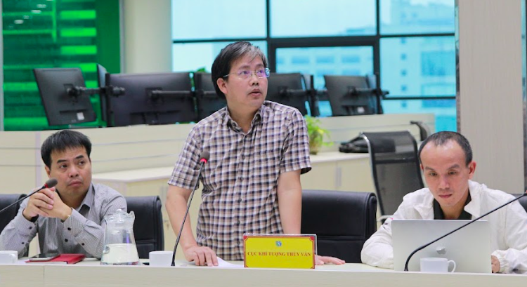 Dự báo bão số 13 có thể vào miền Trung, mưa lớn 2 đợt liên tiếp- Ảnh 1.