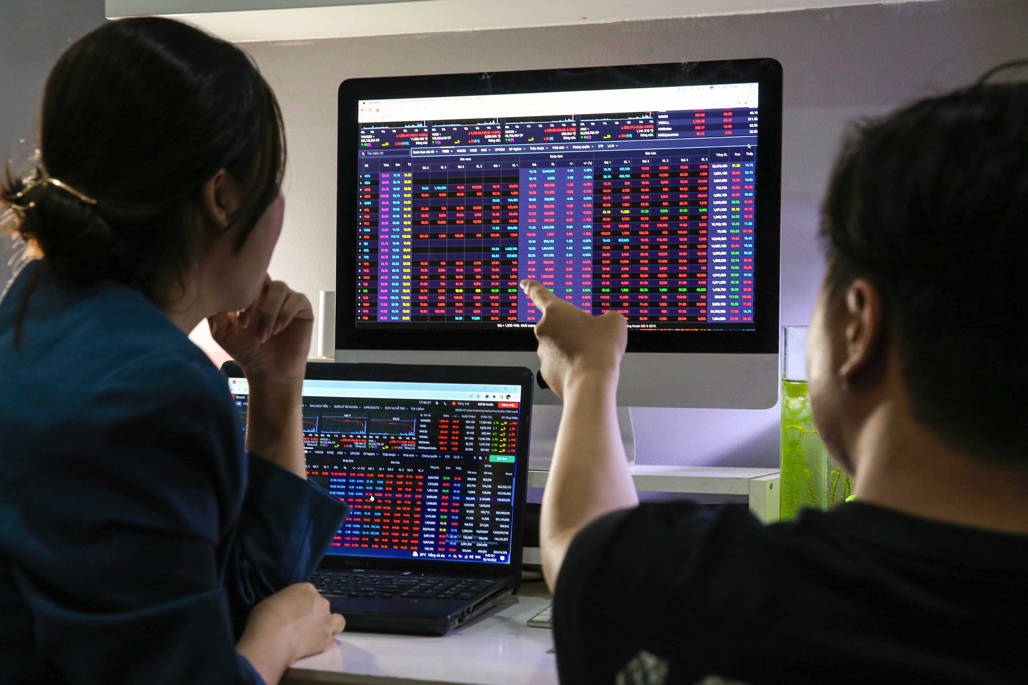 Du bao thi truong chung khoan sau phien lao doc