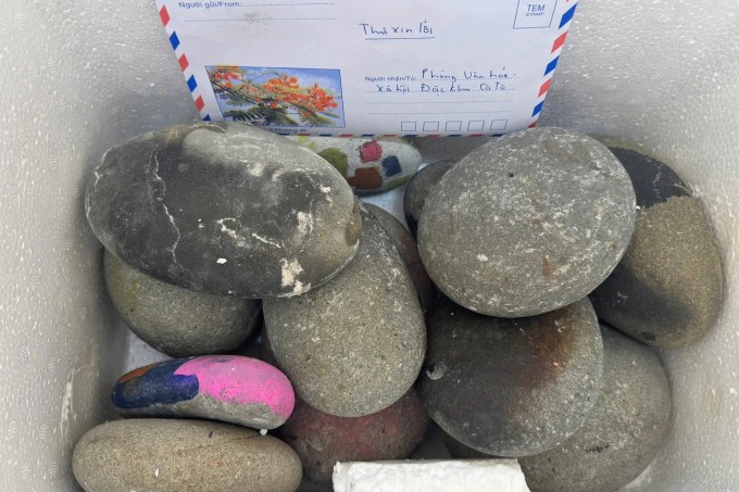 Số đá được trả lại cho đảo Cô Tô hôm 14/11. Ảnh: NVCC