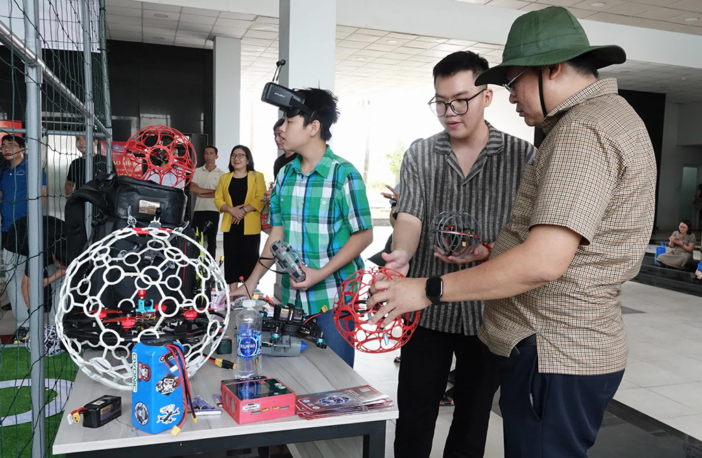 Niềm tin gửi Đảng về chuyển đổi số và KH - CN trong phát triển quốc gia - Ảnh 1.