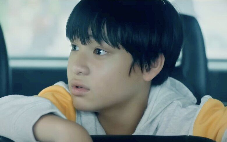 Với đôi mắt biết nói, Đức Phong được đánh giá cao trong các phân cảnh nội tâm, lấy nước mắt khán giả.