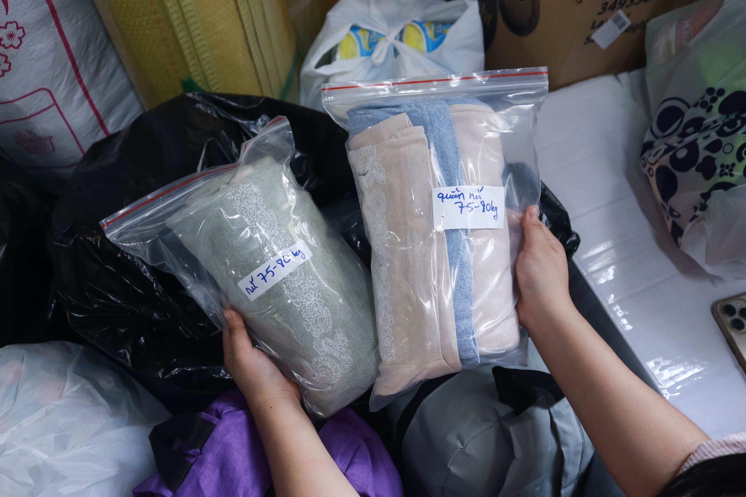 Cứu trợ miền Trung: 'Đúng là của cho không bằng cách cho'- Ảnh 2.