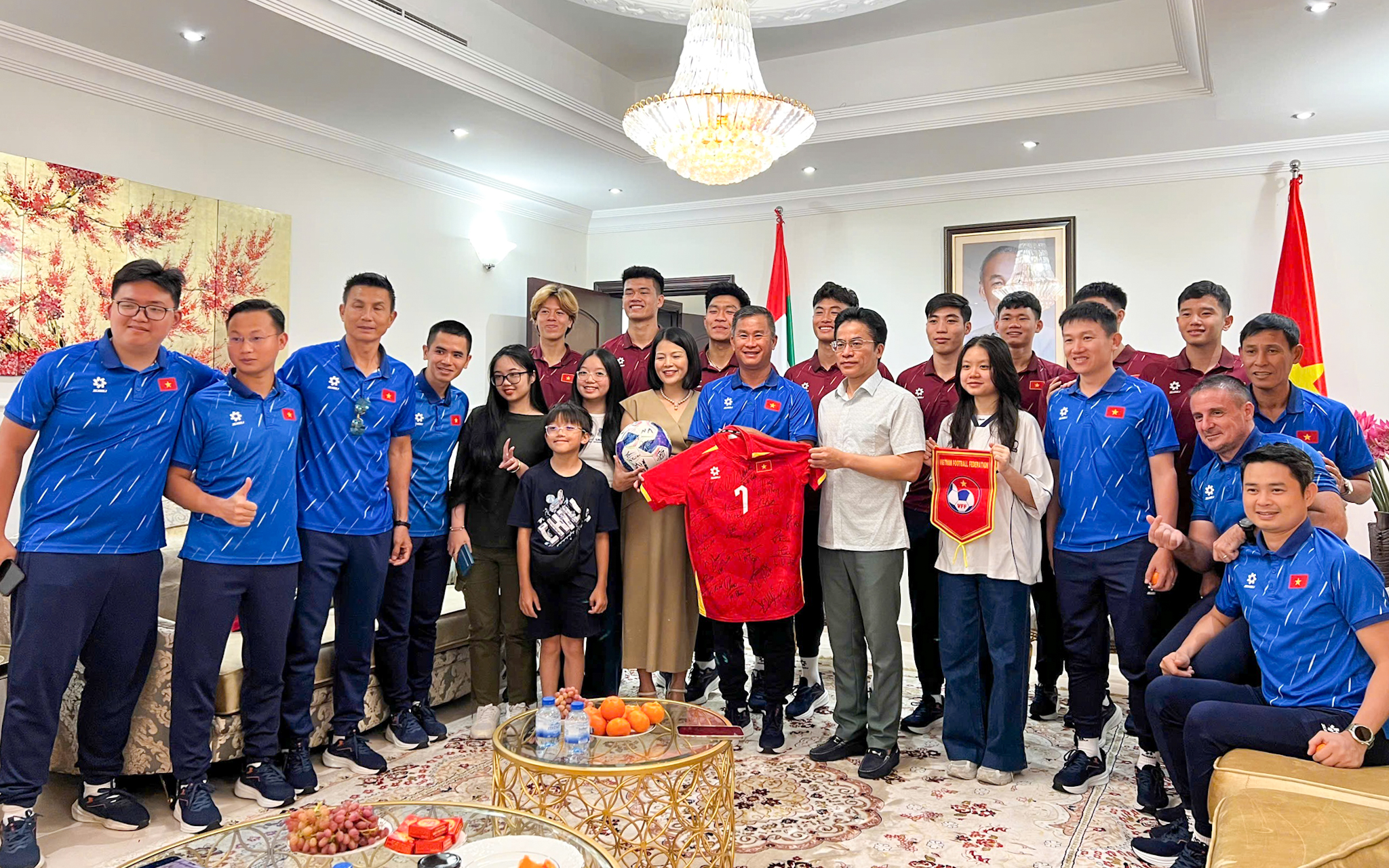 Được thầy Kim giao phó, quyền HLV trưởng U.23 Việt Nam làm điều đặc biệt tại UAE- Ảnh 1.