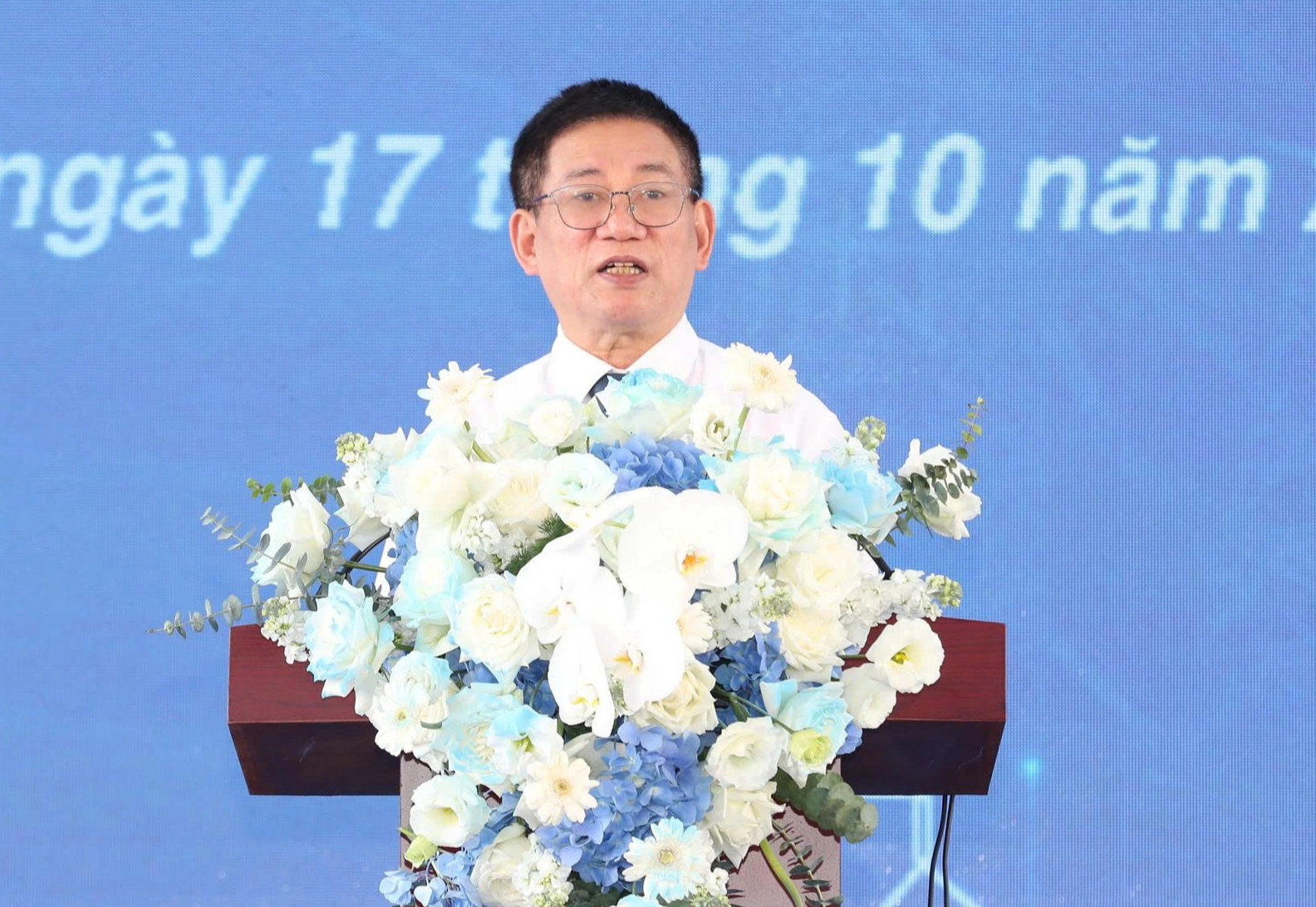 Đường dây 500 kV 'thần tốc' đưa điện sạch Tây Bắc 'tiếp viện' cho miền Bắc- Ảnh 1.