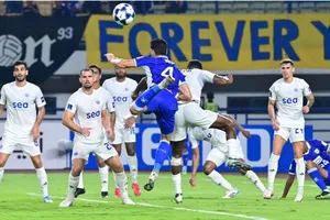 Bóng đá Đông Nam Á thế này có đuổi kịp thời đại?