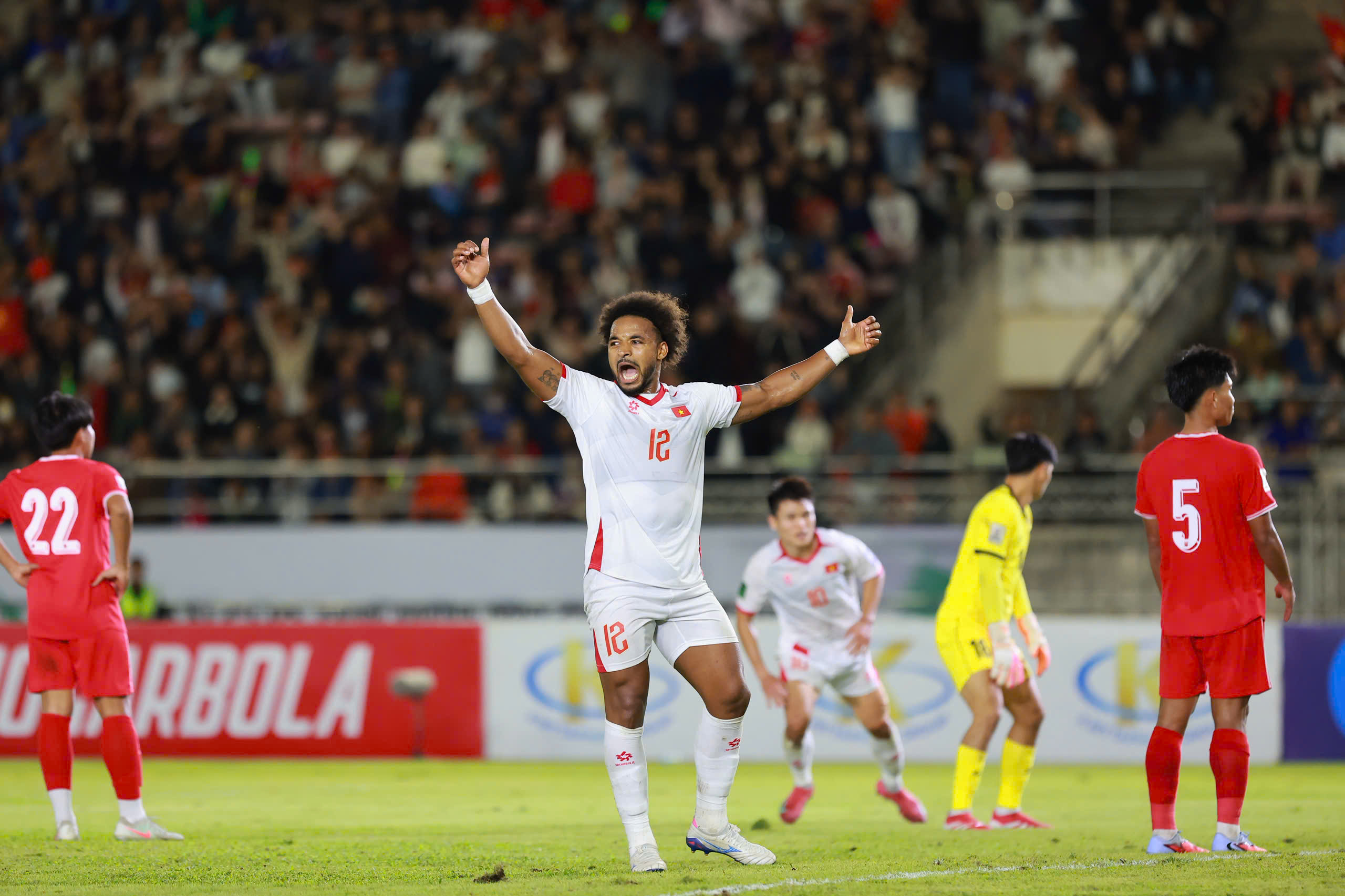 FIFA làm… thơ tặng Xuân Son, báo Đông Nam Á nhận xét bất ngờ ngày người hùng tái xuất
- Ảnh 1.