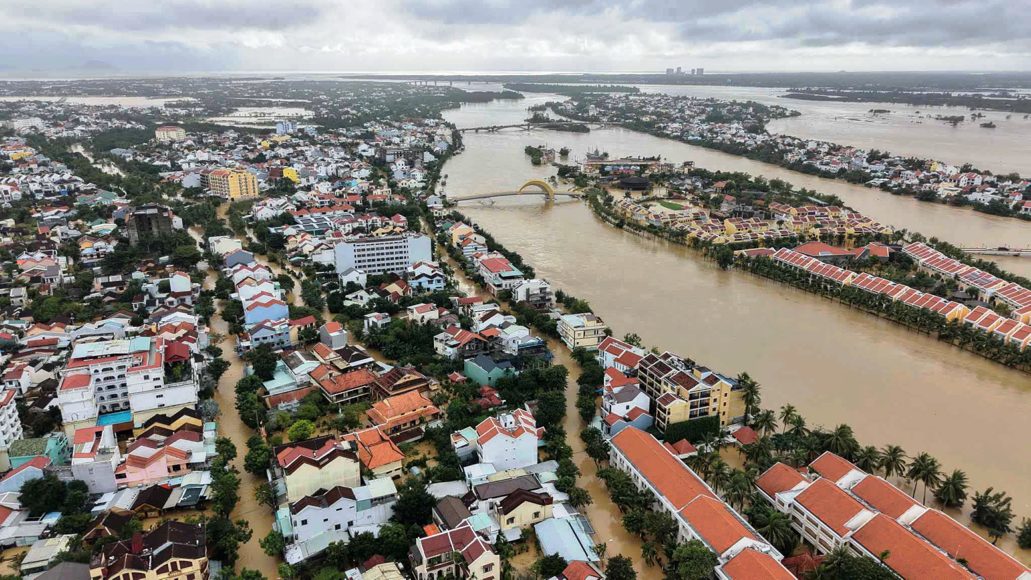 Hơn 66 . 800 Ngôi nhà ở Đà Nẵng chìm trong nước lũ do xả lũ từ thủy điện - Ảnh 1.