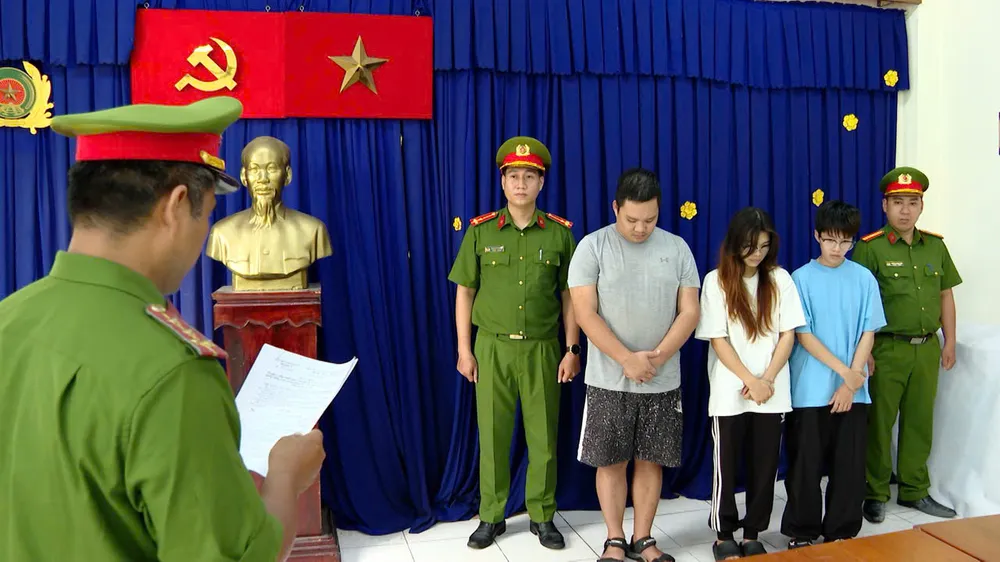 Nam tài xế giả công an gài ma túy vào xe đồng nghiệp rồi báo án giả