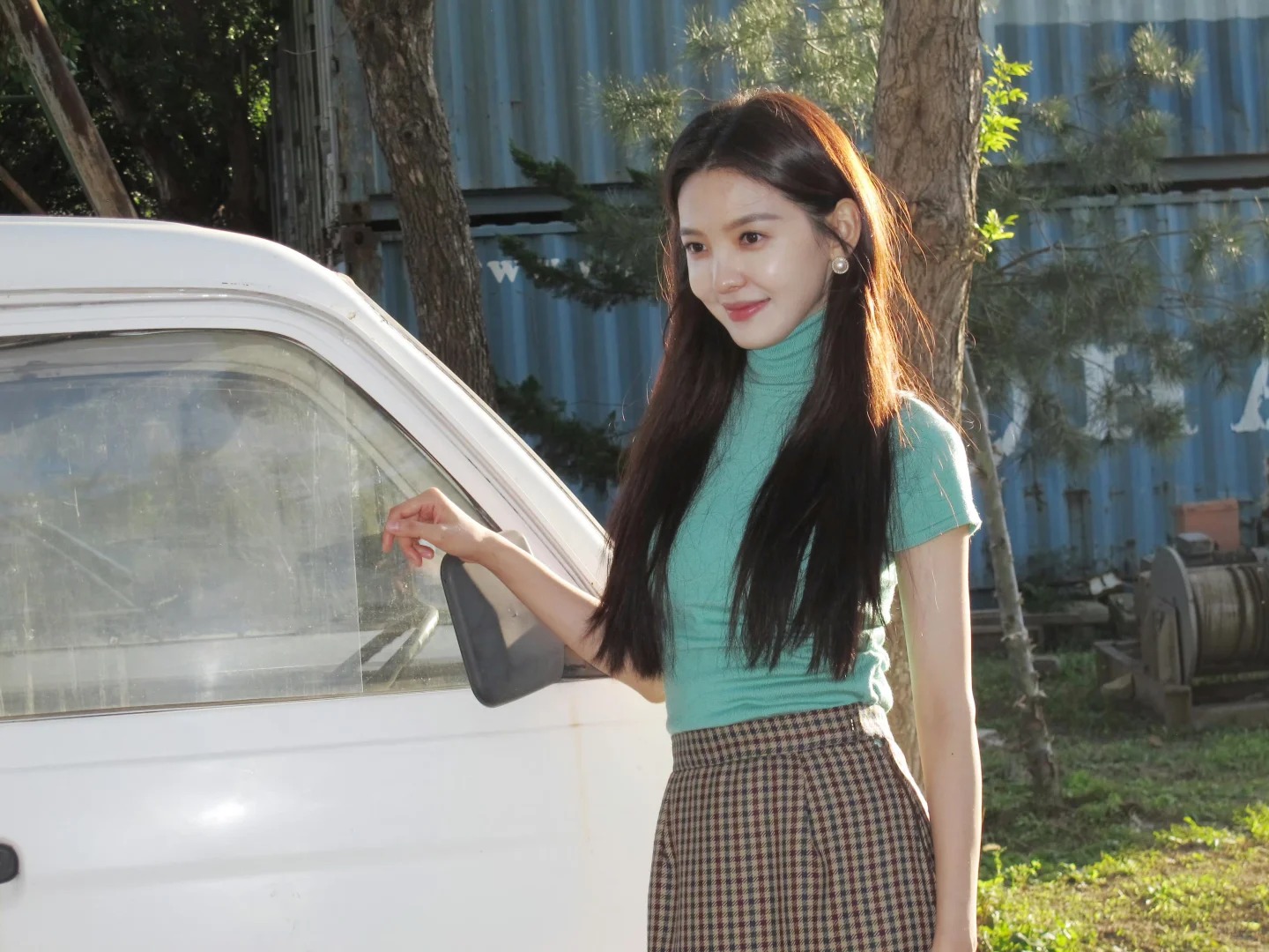 Nhìn Chương Nhược Nam mặc áo xanh ngọc lam mà mê: Gam màu cực may mắn cho 3 con giáp sau nếu biết tận dụng- Ảnh 1.