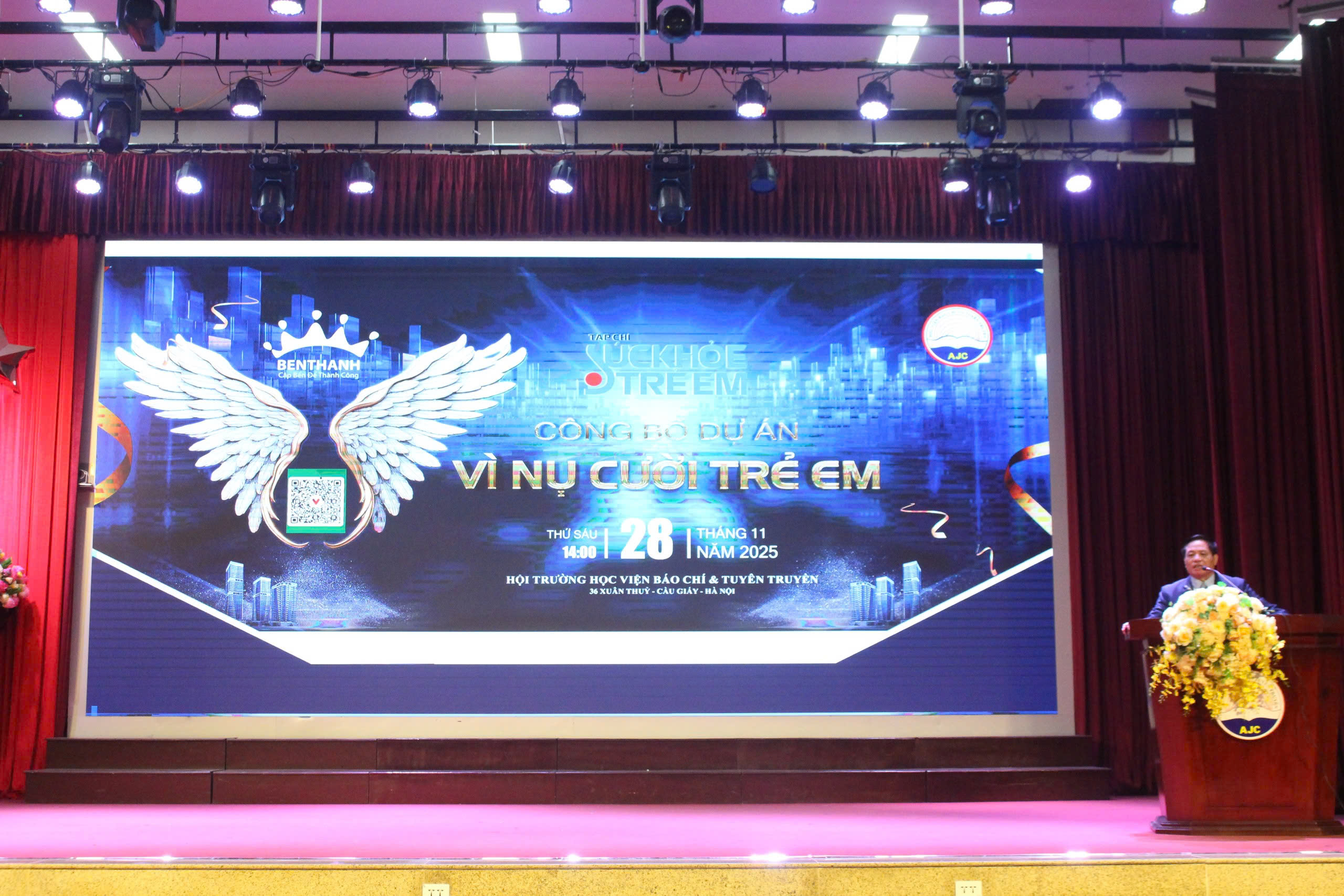 Gần 2,2 triệu trẻ em khuyết tật cần được chăm sóc toàn diện - Ảnh 1. Gần 2,2 triệu trẻ em khuyết tật cần được chăm sóc toàn diện - Ảnh 1.