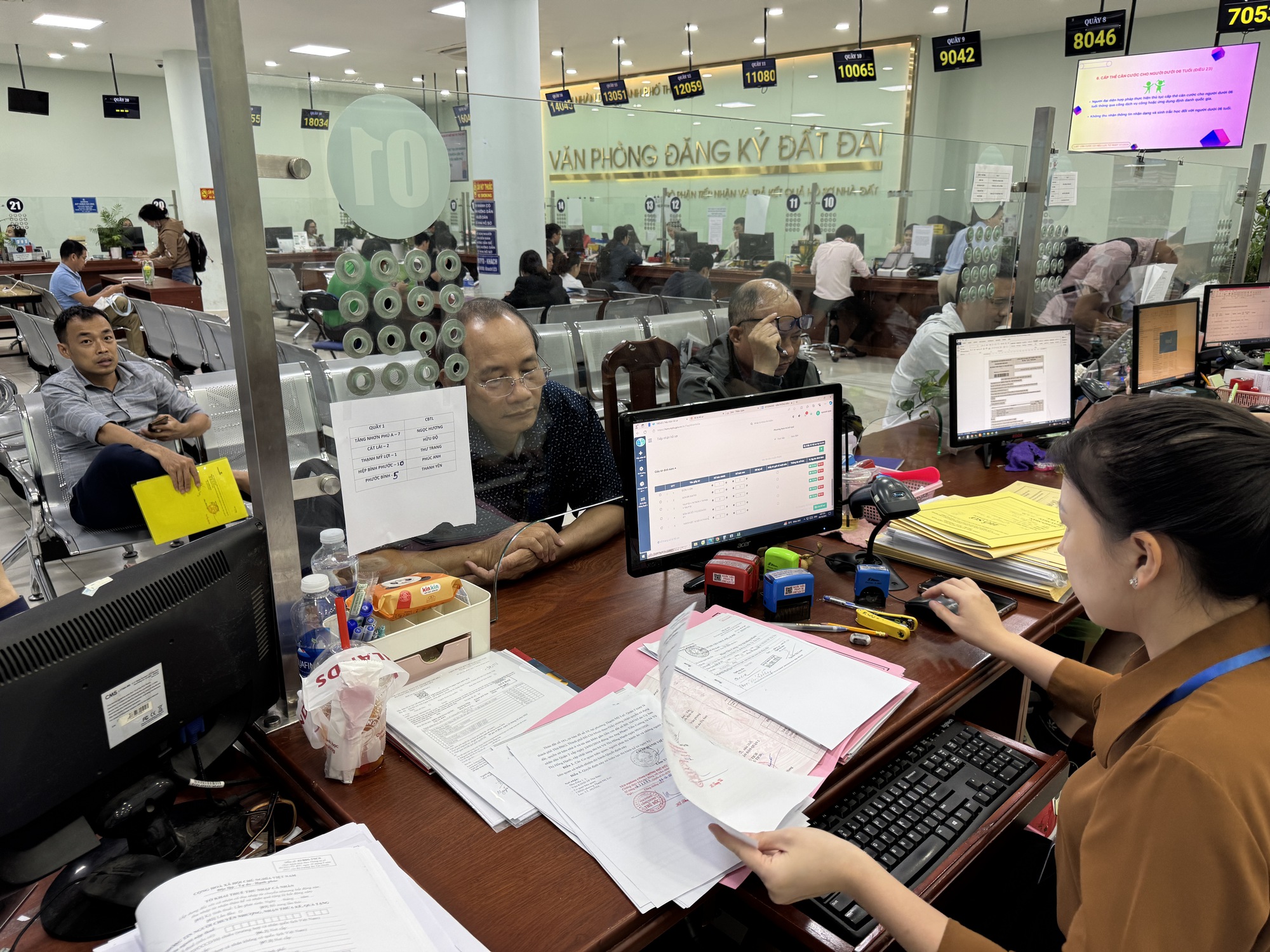 Giá đất tăng sốc sẽ gây ra các rủi ro cho người dân- Ảnh 1.