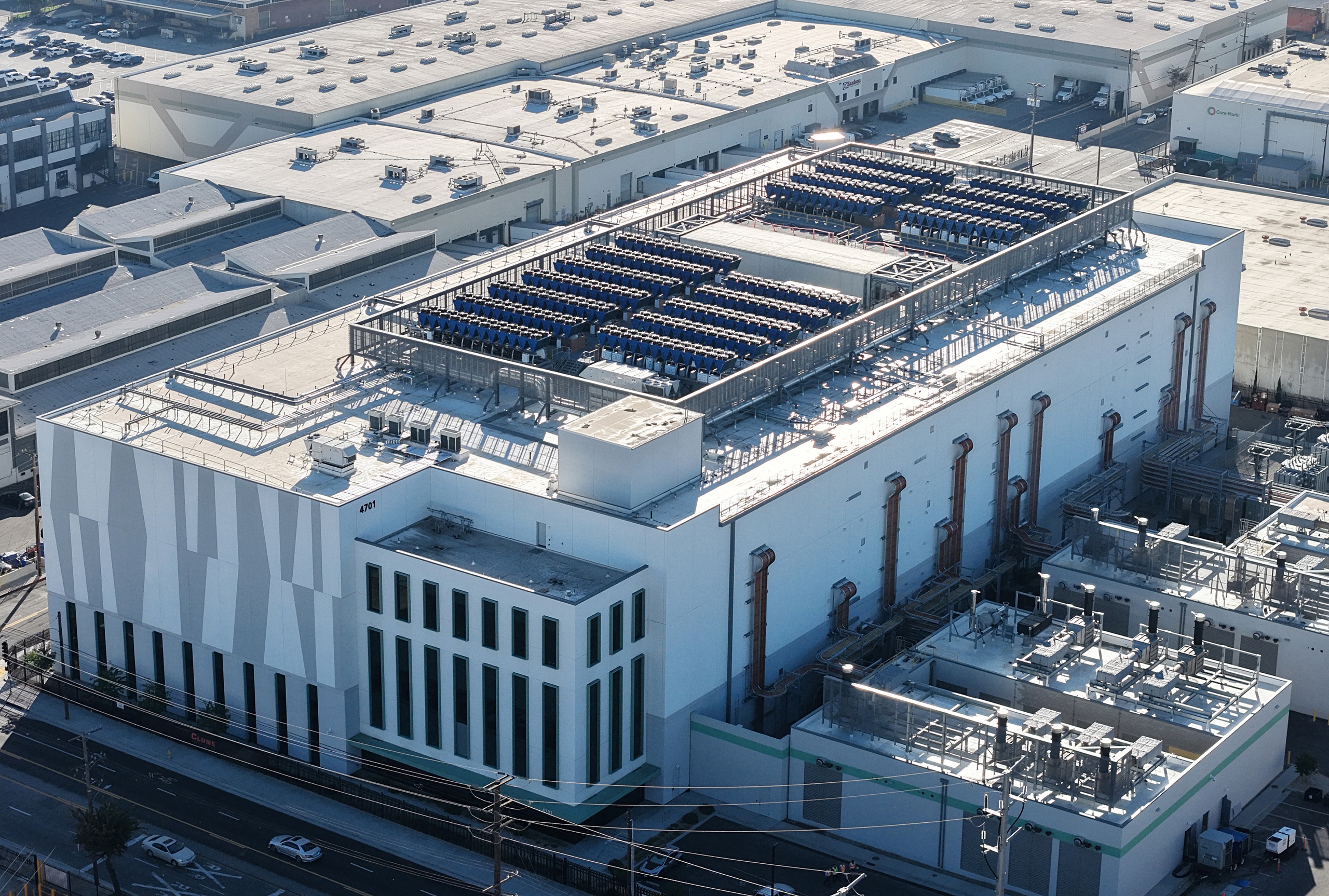 Giá điện Mỹ tăng cao do trung tâm dữ liệu AI trong bầu cử quan trọng - Ảnh 1.