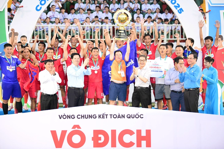 Sân chơi ngày càng lớn mạnh - Ảnh 1. bóng đá công nhân - Ảnh 1.