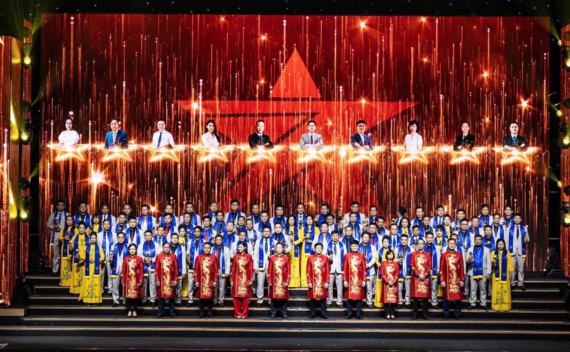 Giải thưởng Sao Đỏ vinh danh doanh nhân trẻ xuất sắc - Ảnh 1.