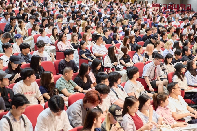 Sinh viên Đại học Korea, Hàn Quốc. Ảnh: Korea University Fanpage