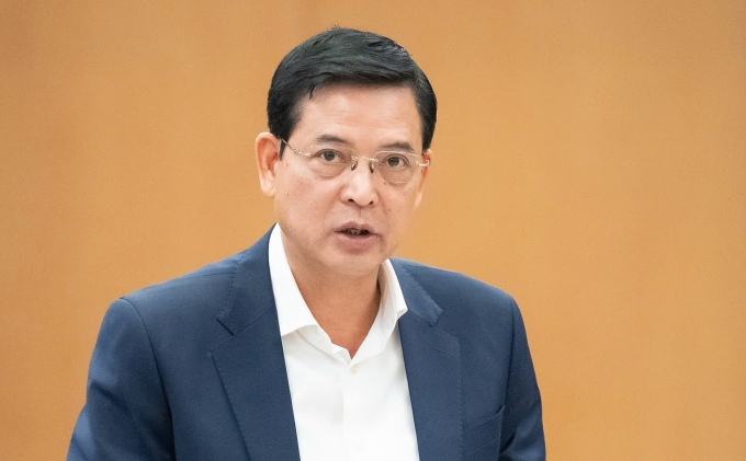 Thứ trưởng Xây dựng Bùi Xuân Dũng phát biểu tại phiên họp sáng 24/11. Ảnh: Media Quốc hội