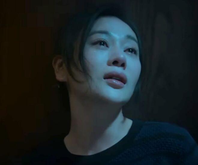 Mỹ Anh gục ngã sau tháng ngày dồn nén cảm xúc. 