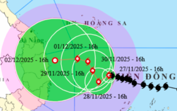  Gió bão số 15 (bão Koto) giật cấp 15, 'có thể lật úp tàu thuyền'- Ảnh 1.