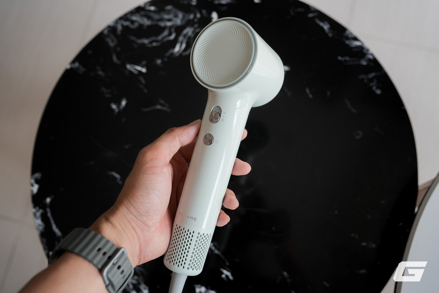 Dùng thử máy sấy Dreame Hair Mini: Gió rất mạnh, nhiệt đều, thiết kế động cơ ẩn, dùng tốt mà mua làm quà 20/10 còn hay hơn- Ảnh 1.