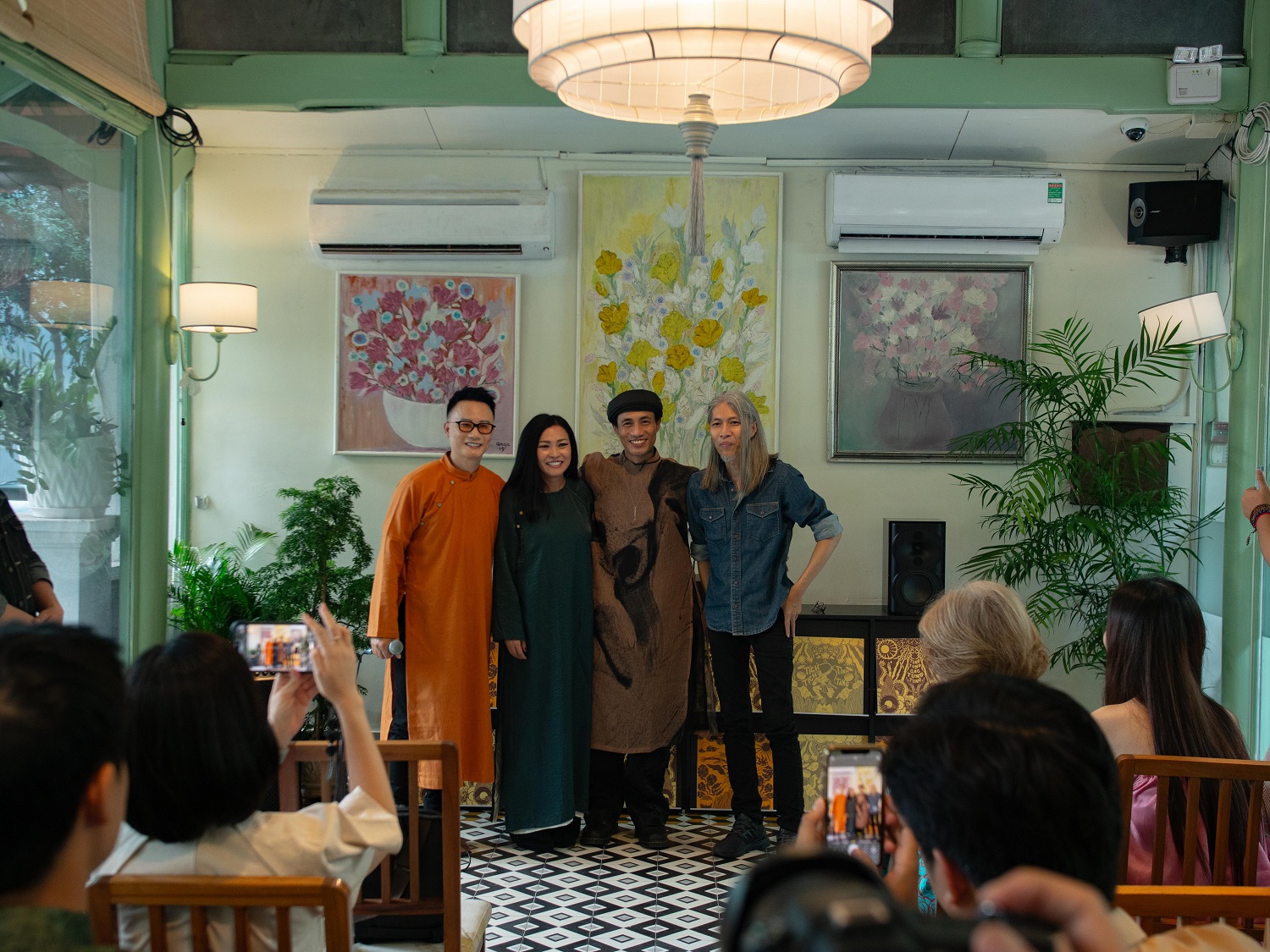 Ca sĩ Hoàng Bách: “Giờ tôi phải bào chữa ngay, tức quá mới phải nói”- Ảnh 1. Ca sĩ Hoàng Bách: “Giờ tôi phải bào chữa ngay, tức quá mới phải nói”- Ảnh 1.