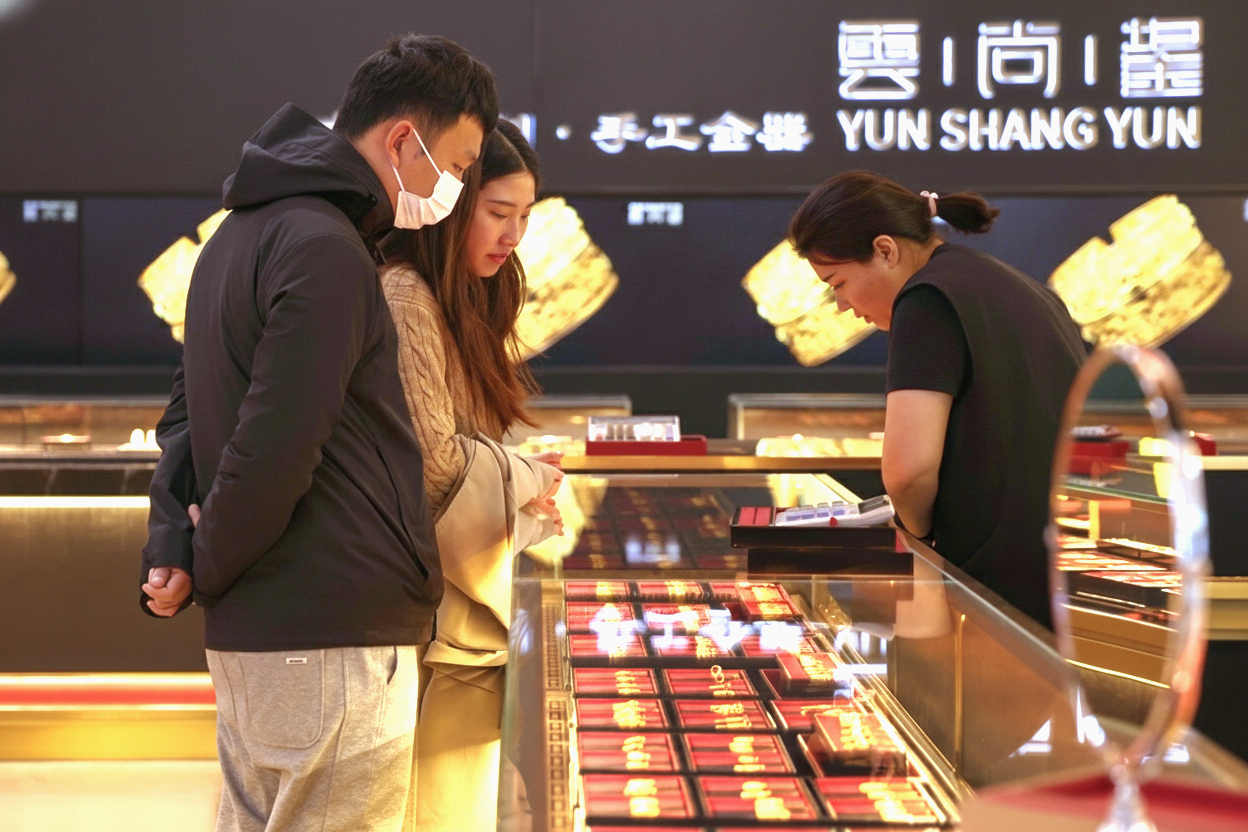 Giới phân tích: Trung Quốc âm thầm gom vàng khủng, số thật có thể gấp nhiều lần báo cáo - Ảnh 1.