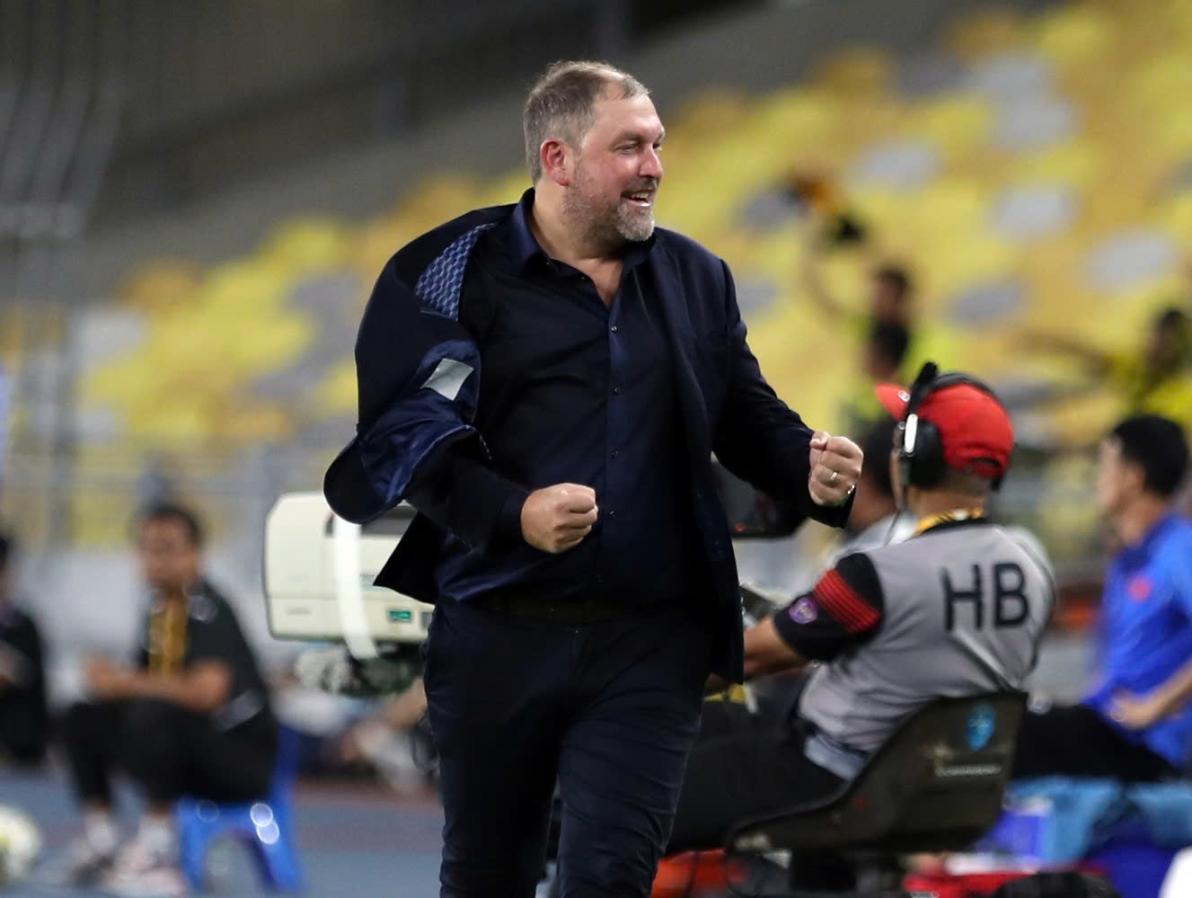 Giữa tâm bão nhập tịch lậu, HLV đội tuyển Malaysia vẫn lạc quan đến kinh ngạc: Tạm quên… FIFA!- Ảnh 1. Giữa tâm bão nhập tịch lậu, HLV đội tuyển Malaysia vẫn lạc quan đến kinh ngạc: Tạm quên… FIFA!- Ảnh 1.