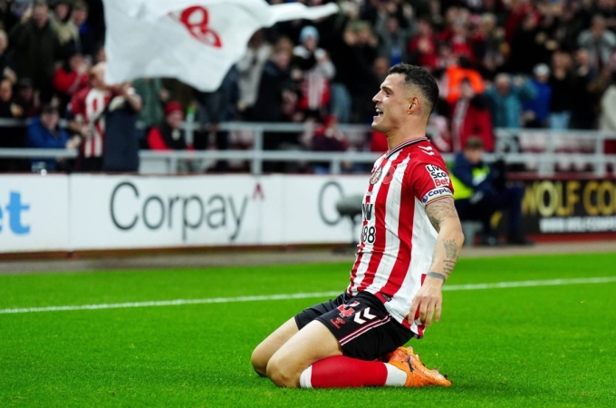 Granit Xhaka trượt cỏ mừng bàn ấn định tỷ số trong trận Sunderland hòa Everton 1-1 ở vòng 10 Ngoại hạng Anh tại Stadium of Light, Sunderland, Anh ngày 3/11/2025. Ảnh: PA Images