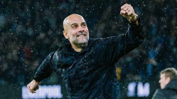 HLV Pep Guardiola mừng bàn mở tỷ số của Erling Haaland trong trận Man City thắng Liverpool 3-0 trên sân Etihad, thành phố Manchester, Vương quốc Anh, vòng 11 Ngoại hạng Anh tối 9/11/2025. Ảnh: Man City