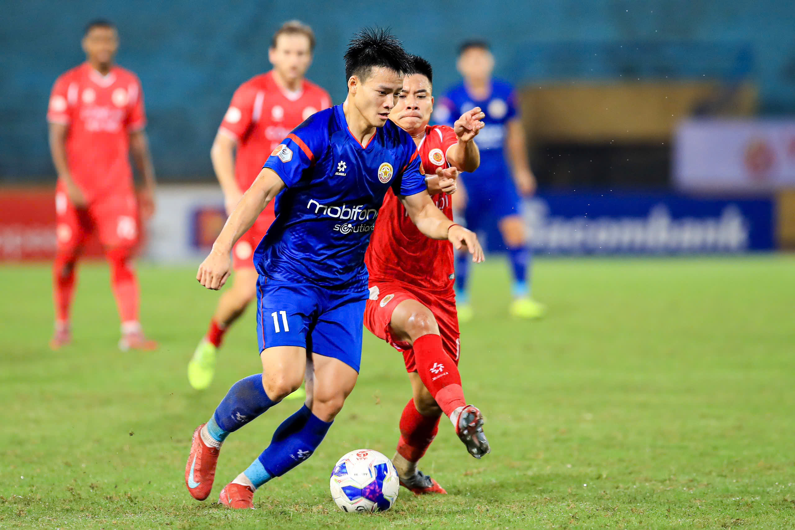 V-League nóng hầm hập với cuộc đua của 'ngũ... khổ tướng': HAGL đáy bảng nhưng le lói ánh sáng- Ảnh 1.