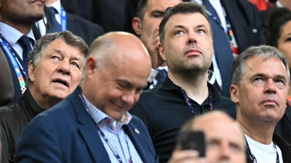 HẬU TRƯỜNG: Euro 2024 - Tái hiện huyền thoại sau 20 năm?- Ảnh 1. HẬU TRƯỜNG: Euro 2024 - Tái hiện huyền thoại sau 20 năm?- Ảnh 1.