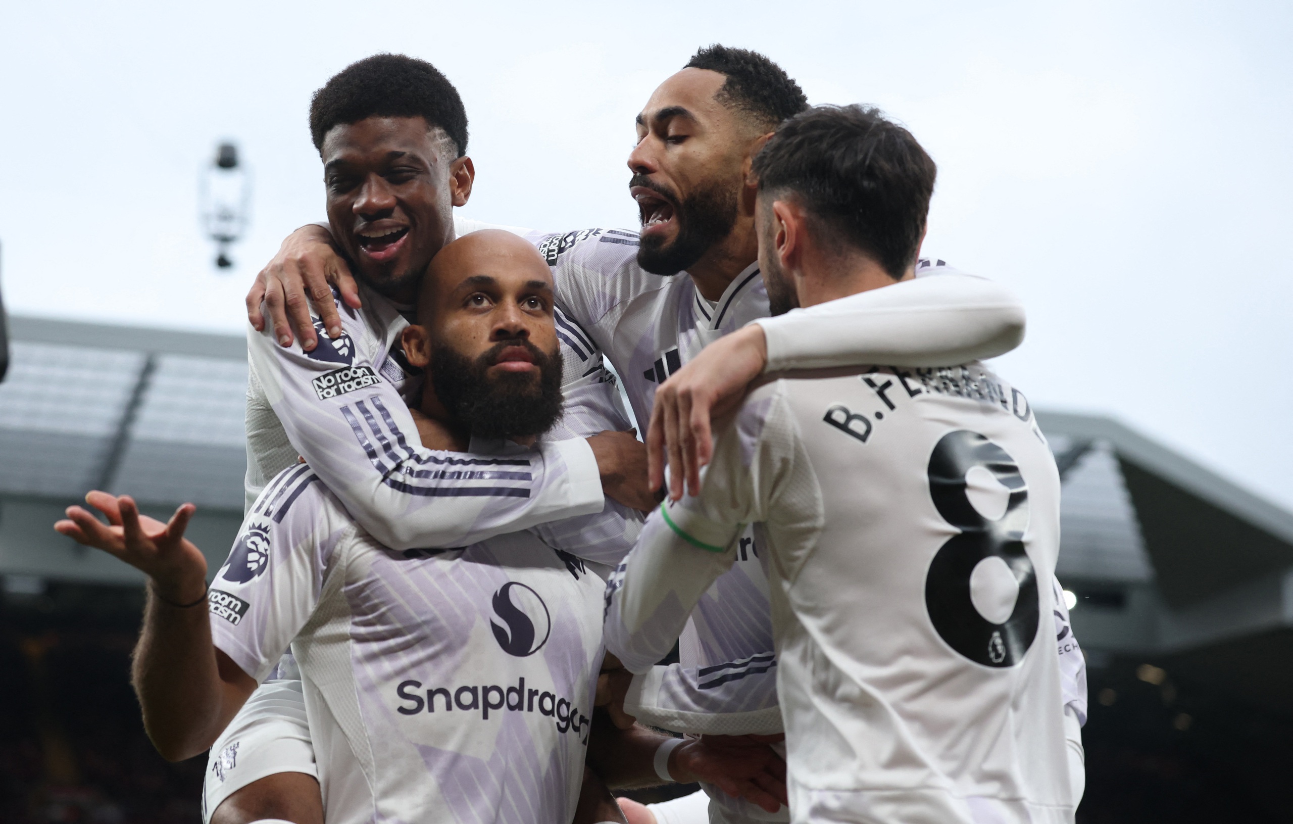 HLV Amorim tung đội hình cực dị, M.U khiến Liverpool thua cay đắng ngay trên sân Anfield- Ảnh 1.