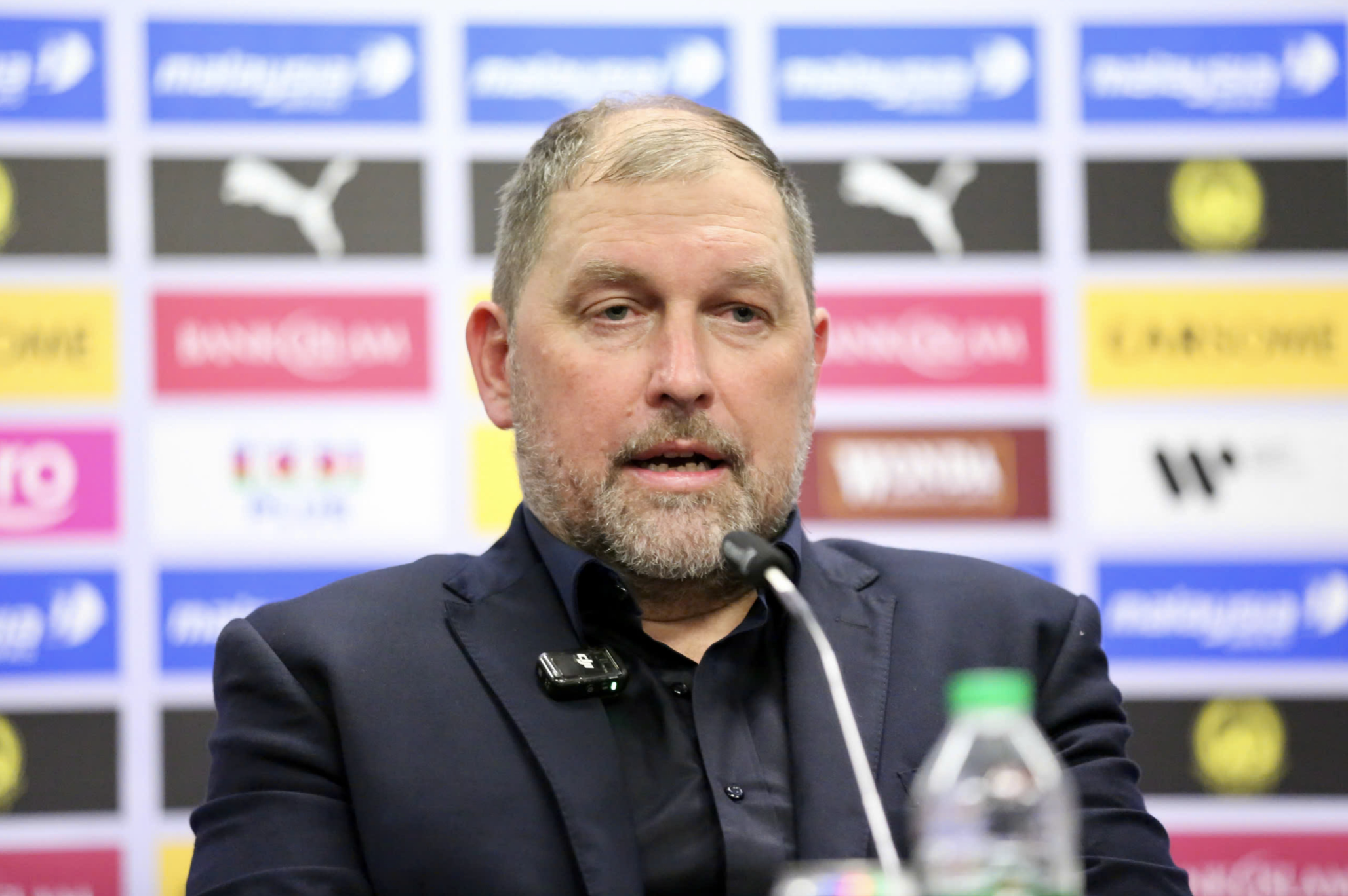 Bóng đá Malaysia rối ren: HLV Cklamovski 'quay xe', chuyên gia yêu cầu FAM đừng mãi im lặng- Ảnh 1.