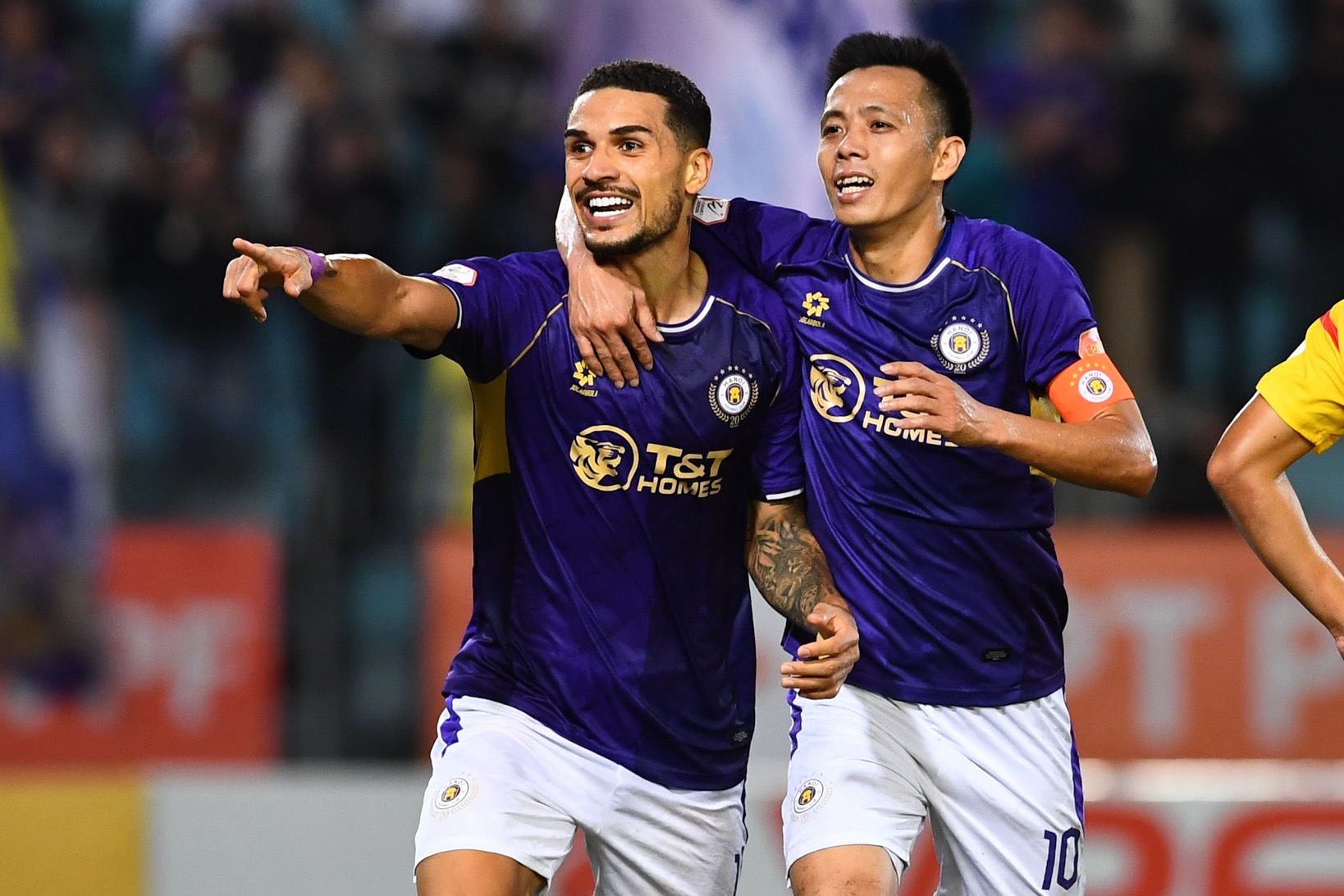 HLV Harry Kewell và Đỗ Hoàng Hên hồi sinh CLB Hà Nội - Ảnh 3.