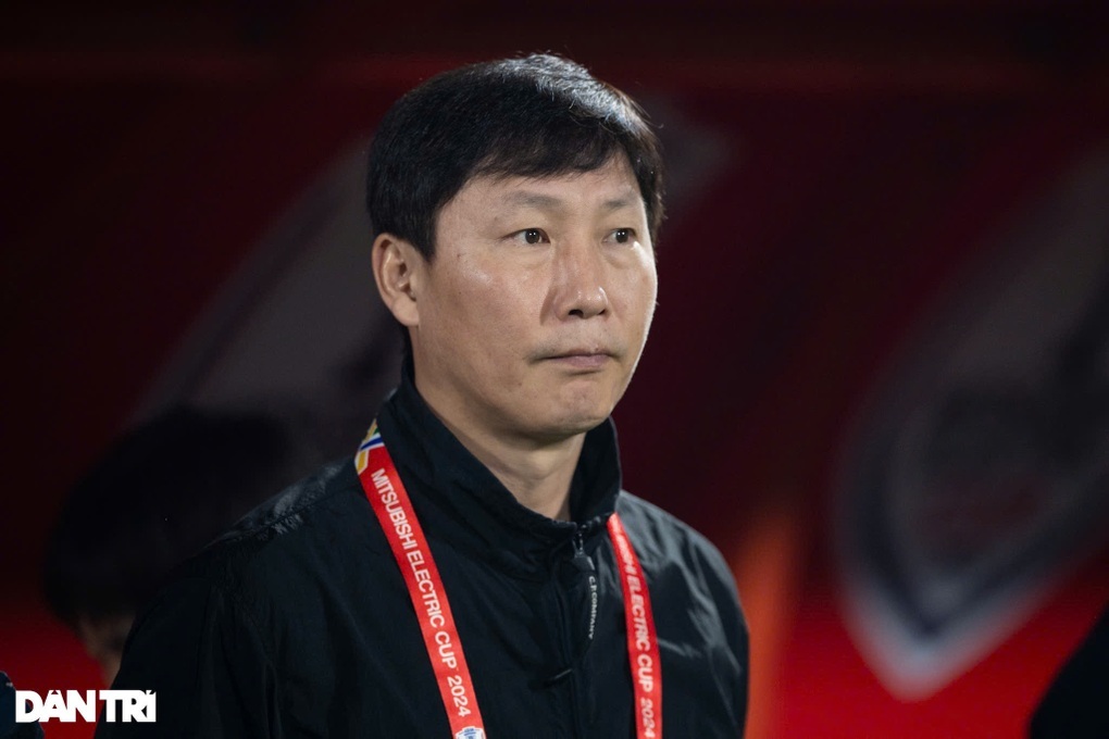 HLV Kim Sang Sik: “Tôi sợ làm mang tiếng HLV Park Hang Seo ở Việt Nam” - 1