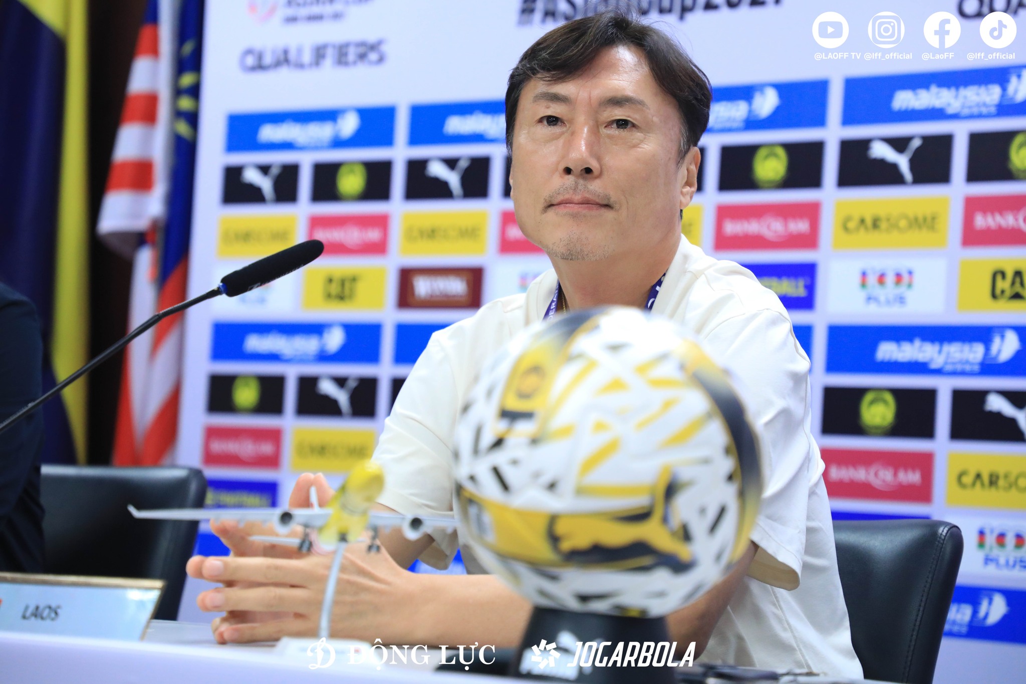 HLV Lào buồn ngẩn ngơ vì thua ngược, HLV Cklamovski đưa Malaysia lên tận mây xanh- Ảnh 1.