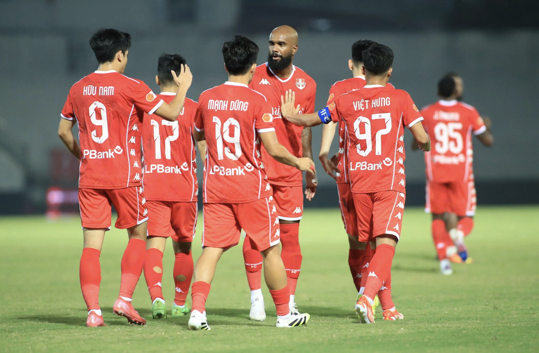 Lịch thi đấu V-League ngày 1.11: HLV Lê Huỳnh Đức đấu trí ‘hiện tượng’ Chu Đình Nghiêm, cực hay- Ảnh 2.