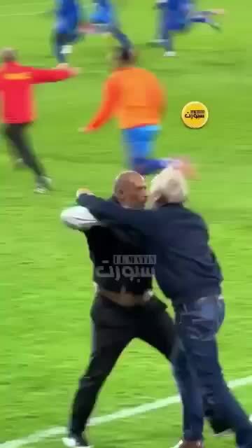 HLV Nigeria đối thủ dùng tà thuật trong loạt sút luân lưu