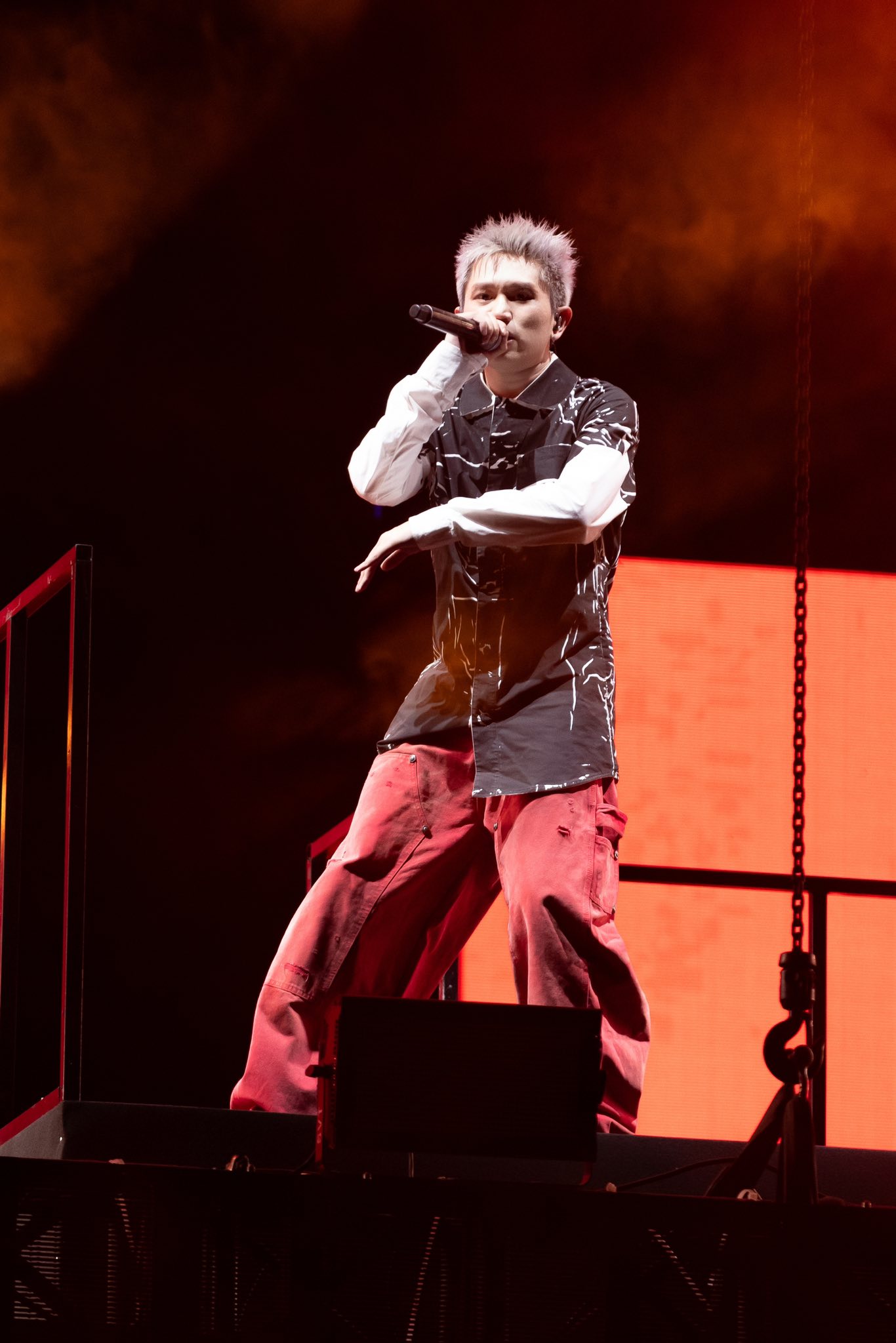 HLV Rap Việt bị chửi hèn, mất chất chạy theo showbiz- Ảnh 1.