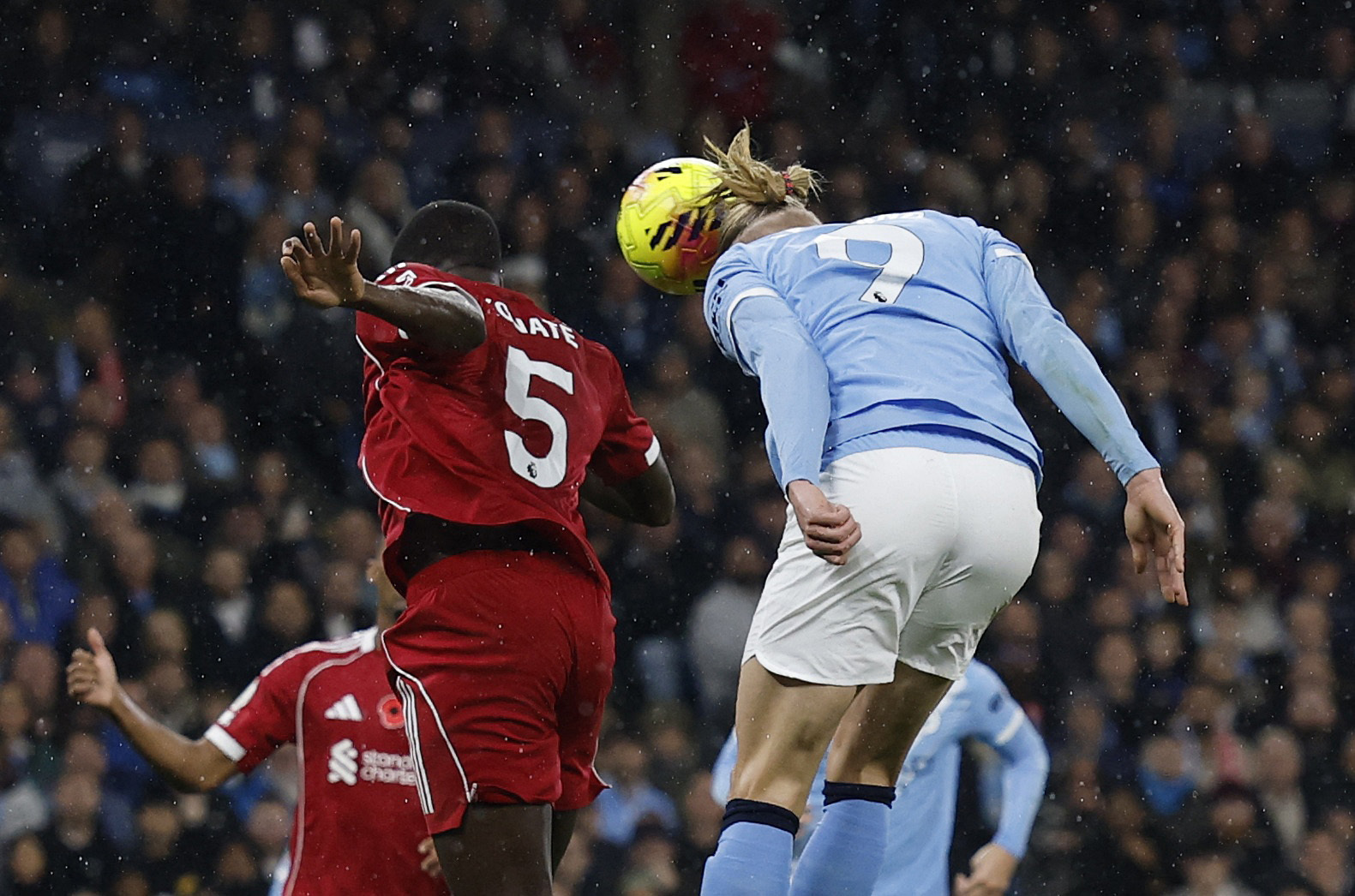 Hàng thủ thảm họa, Liverpool thua tan nát Man City: HLV Slot bị chỉ trích dữ dội- Ảnh 1.