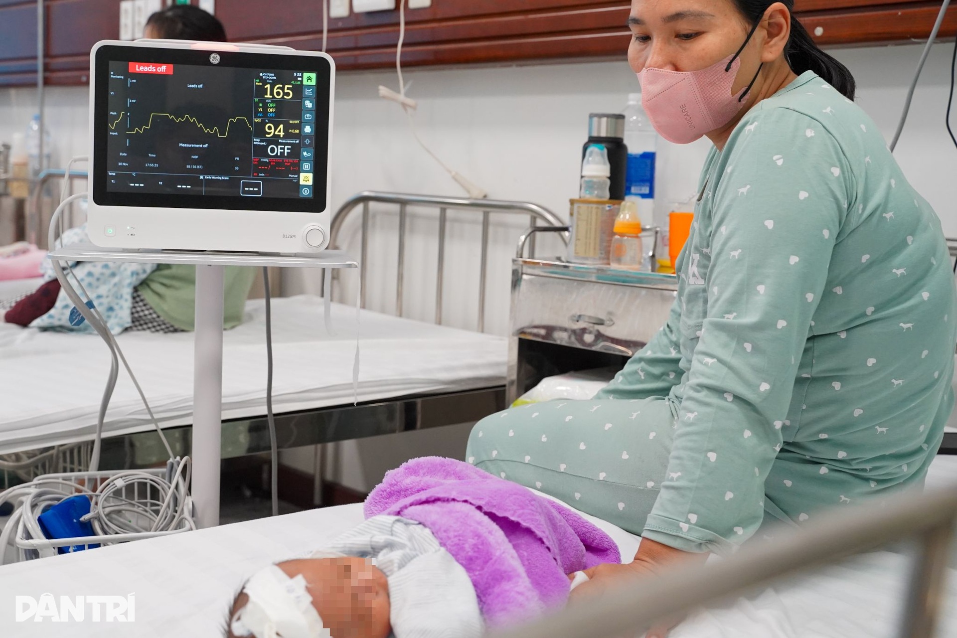 Hà Nội: Trẻ nhập viện vì cúm tăng vọt, bác sĩ căng mình ngăn biến chứng - 1