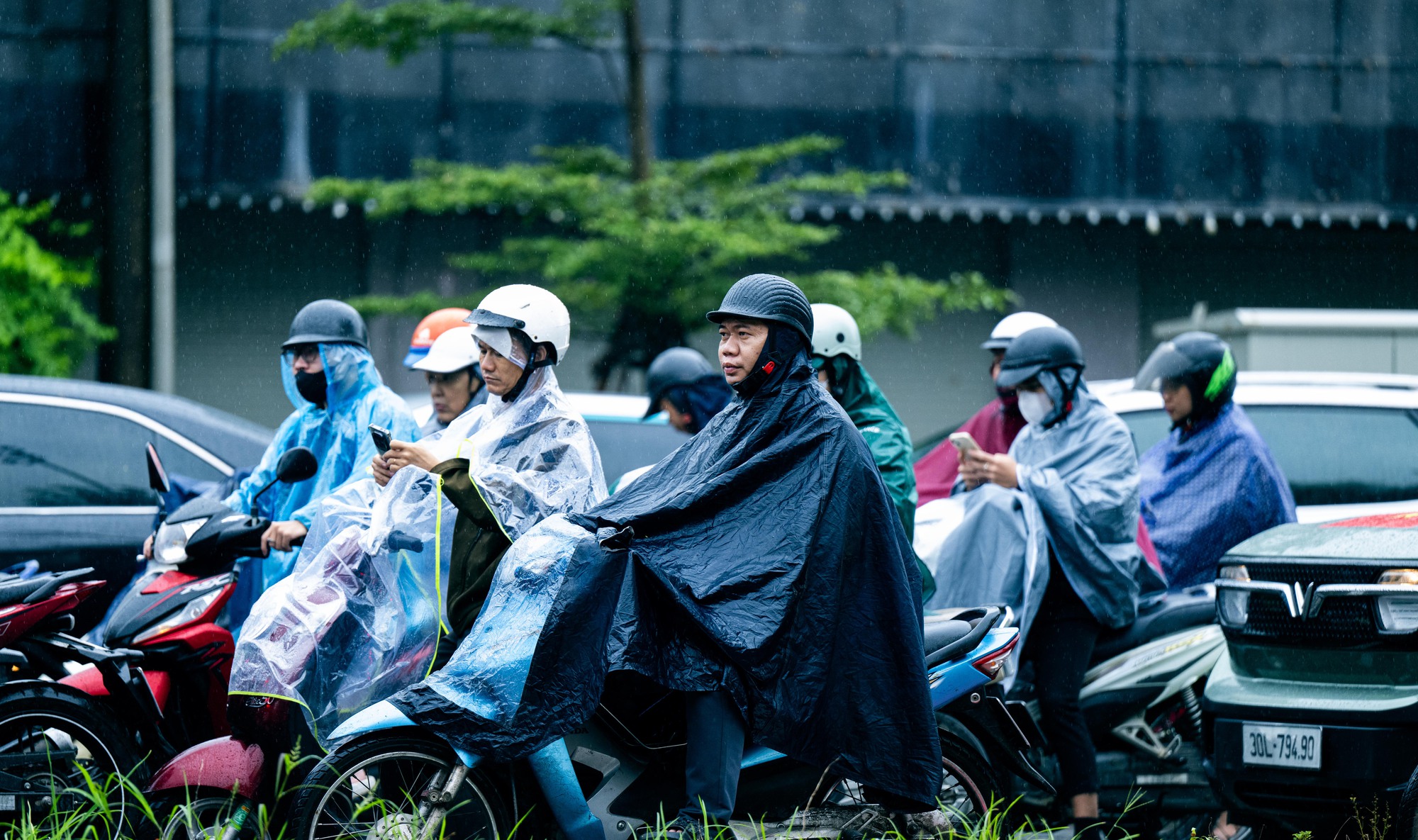 Hà Nội thật khác trong ngày rét nhất từ đầu Đông
- Ảnh 1.