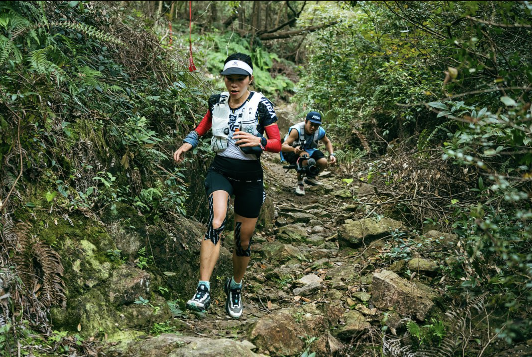 Hà Thị Hậu vô địch đường chạy trail 105 km tại Trung Quốc - Ảnh 1.